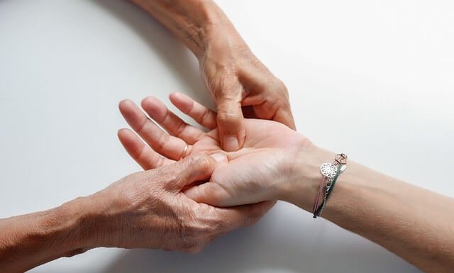 Massage relaxant des mains