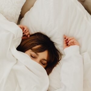 Mieux dormir en faisant une marche aquatique
