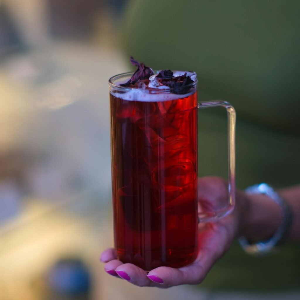 bissap-infusion-hibiscus Infusion hibiscus pour soulager les jambes lourdes